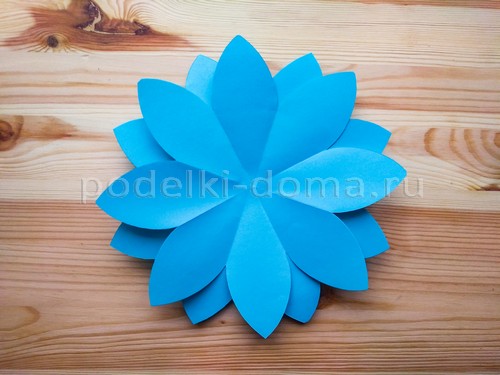 Голубая лилия из бумаги