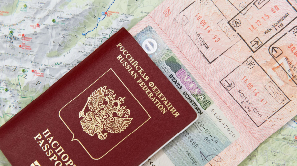 АТОР: туристов, оформляющих шенгенские визы, предупредили о "серых" посредниках