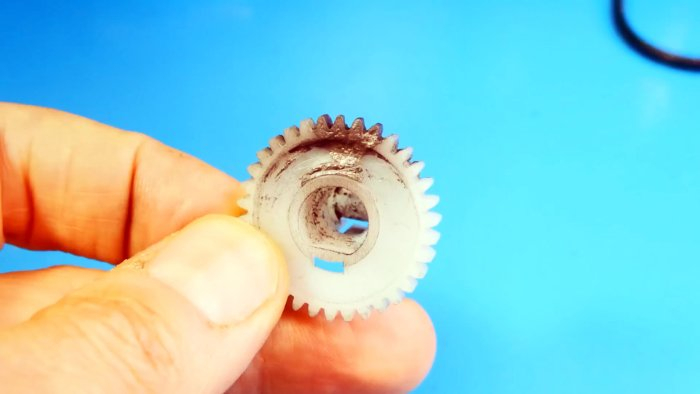 Как надежно восстановить сломанные зубья пластиковой шестерни
