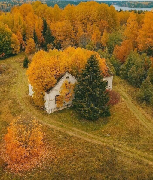 30 прекрасных фотографий заброшенных мест со всего мира