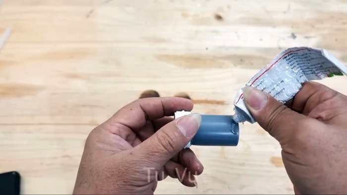 Как сделать стационарный диспенсер-дозатор из обычной бутылки