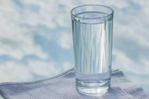Чем опасен недостаток воды для пожилых людей