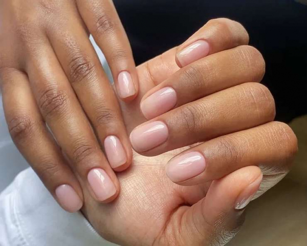 BB-маникюр: главный beauty-тренд от звезд, который покоряет естественностью