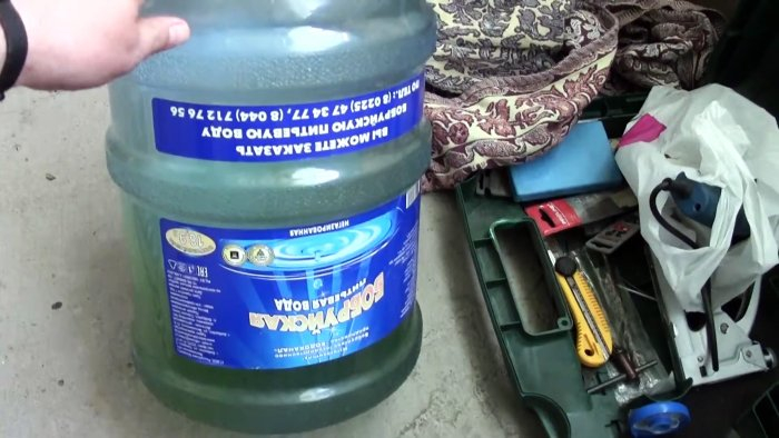 Как легко отмыть 20 литровую бутыль от грязи и зелени