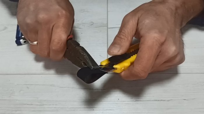 Как с помощью канцелярского ножа открыть замок при утере ключей