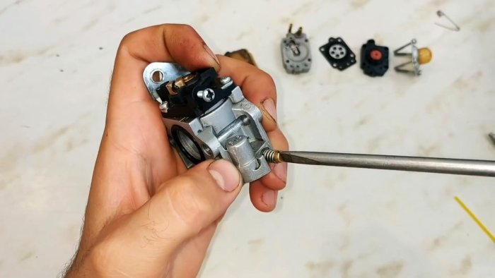 Как прочистить карбюратор мотокосы: советы профессионала