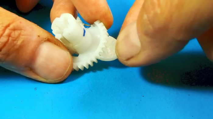 Как надежно восстановить сломанные зубья пластиковой шестерни