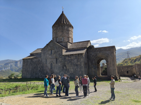 Экскурсия в монастырь Татев: канатная дорога, водопад Шаки, винодельня Арени