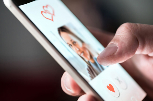 Один шанс в сутки: какие новые способы знакомств появились в интернете