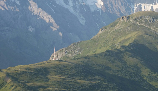Трое туристов сорвались со скалы в горах Северной Осетии